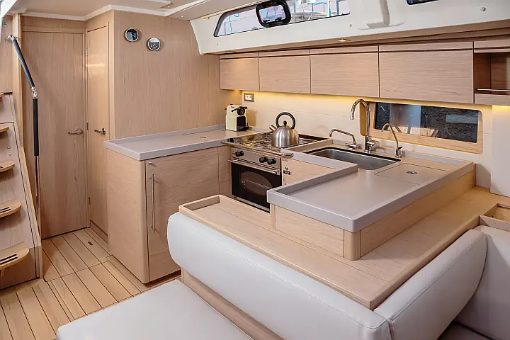 Oceanis 51.1 - cucina