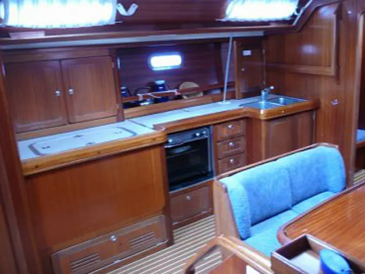 Bavaria 47 - interior