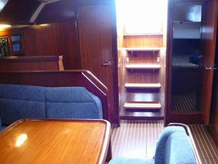Bavaria 47 - interior