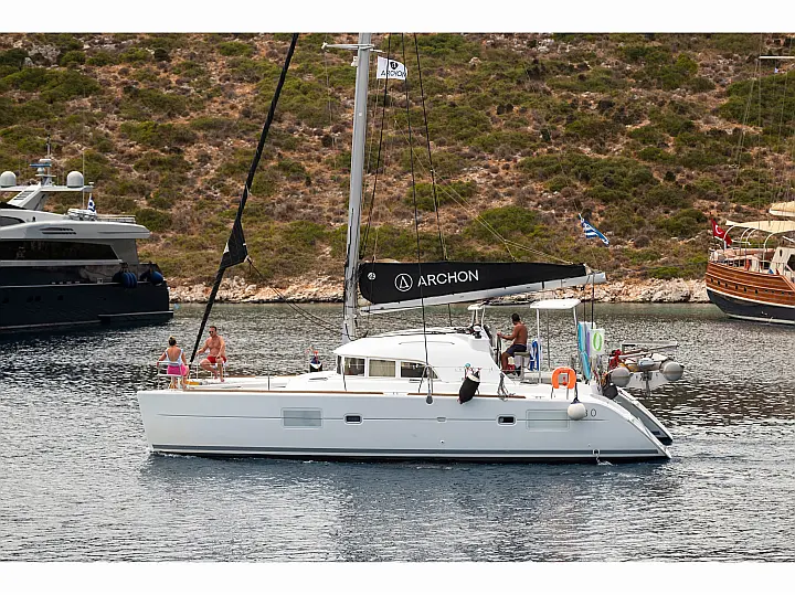 Lagoon 380 S2 - External image
