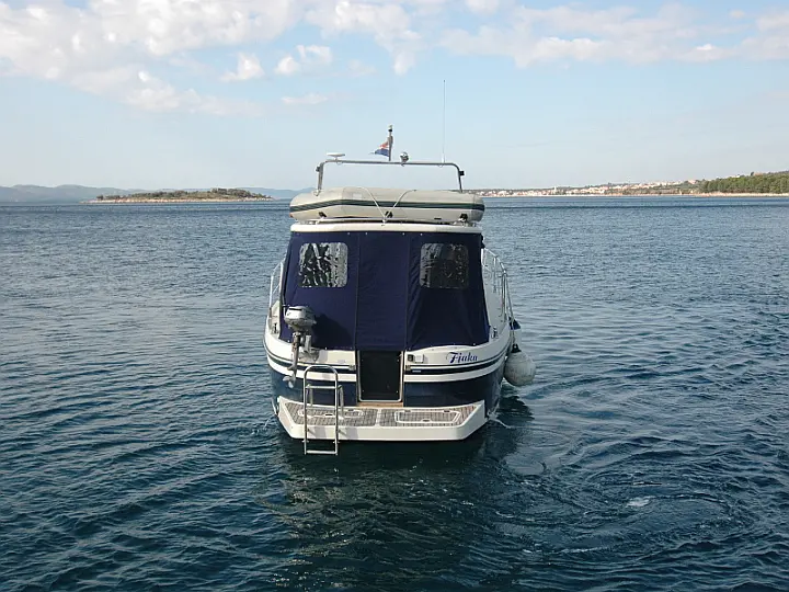 Adria 1002 - exterior