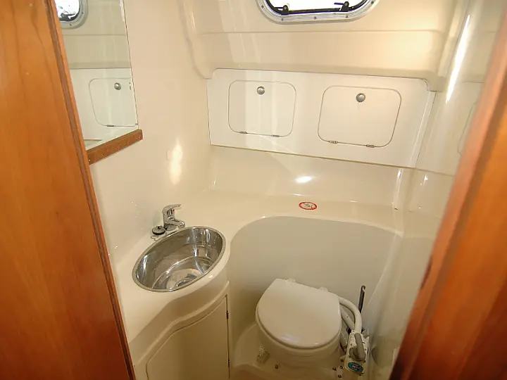 Adria 1002 - interior