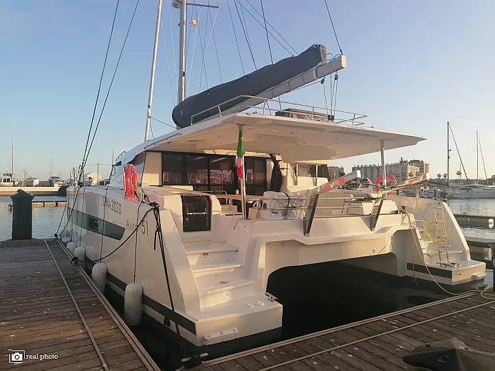 Aura 51 - External image